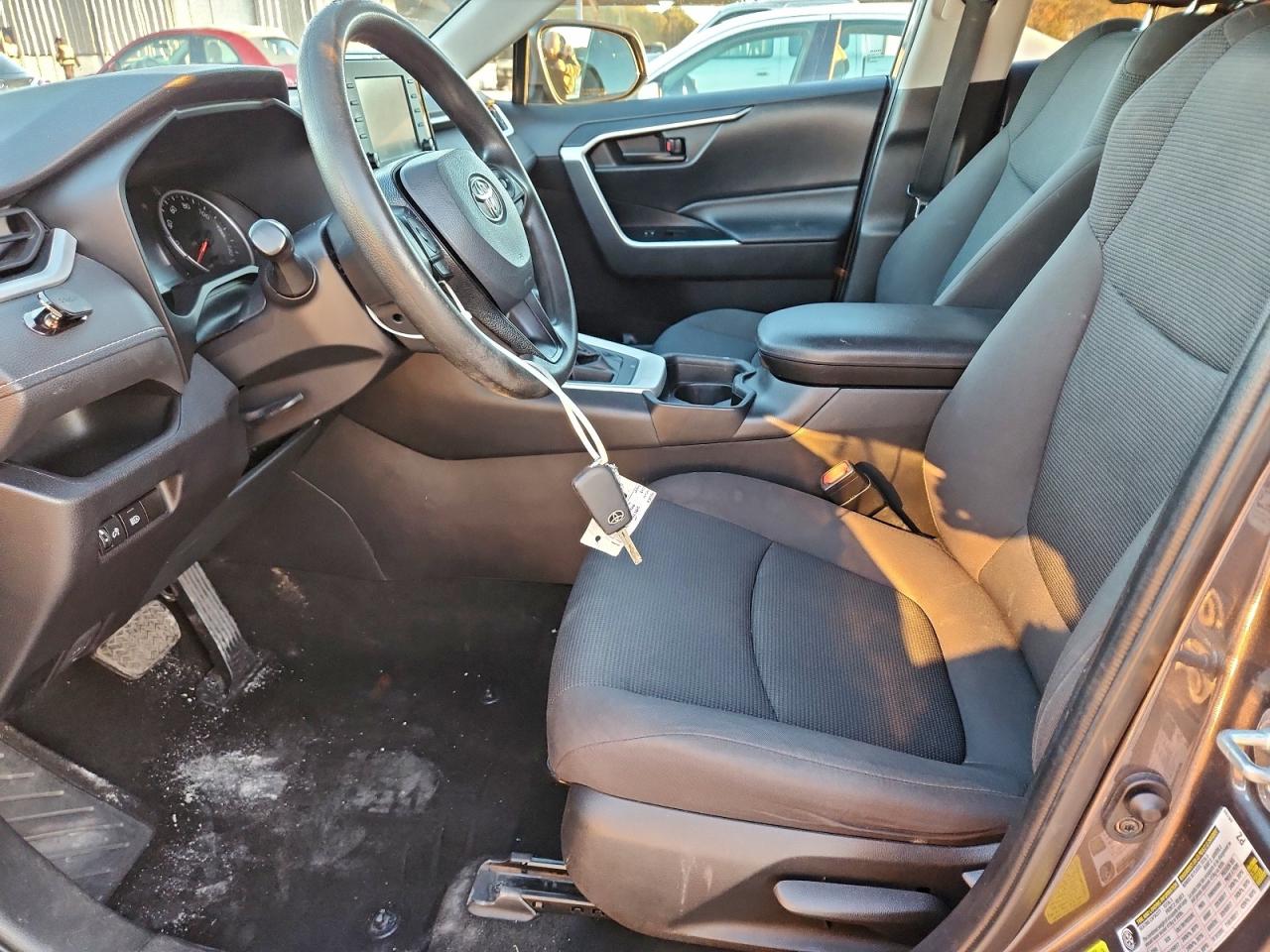 2021 TOYOTA RAV4 LE photo 7