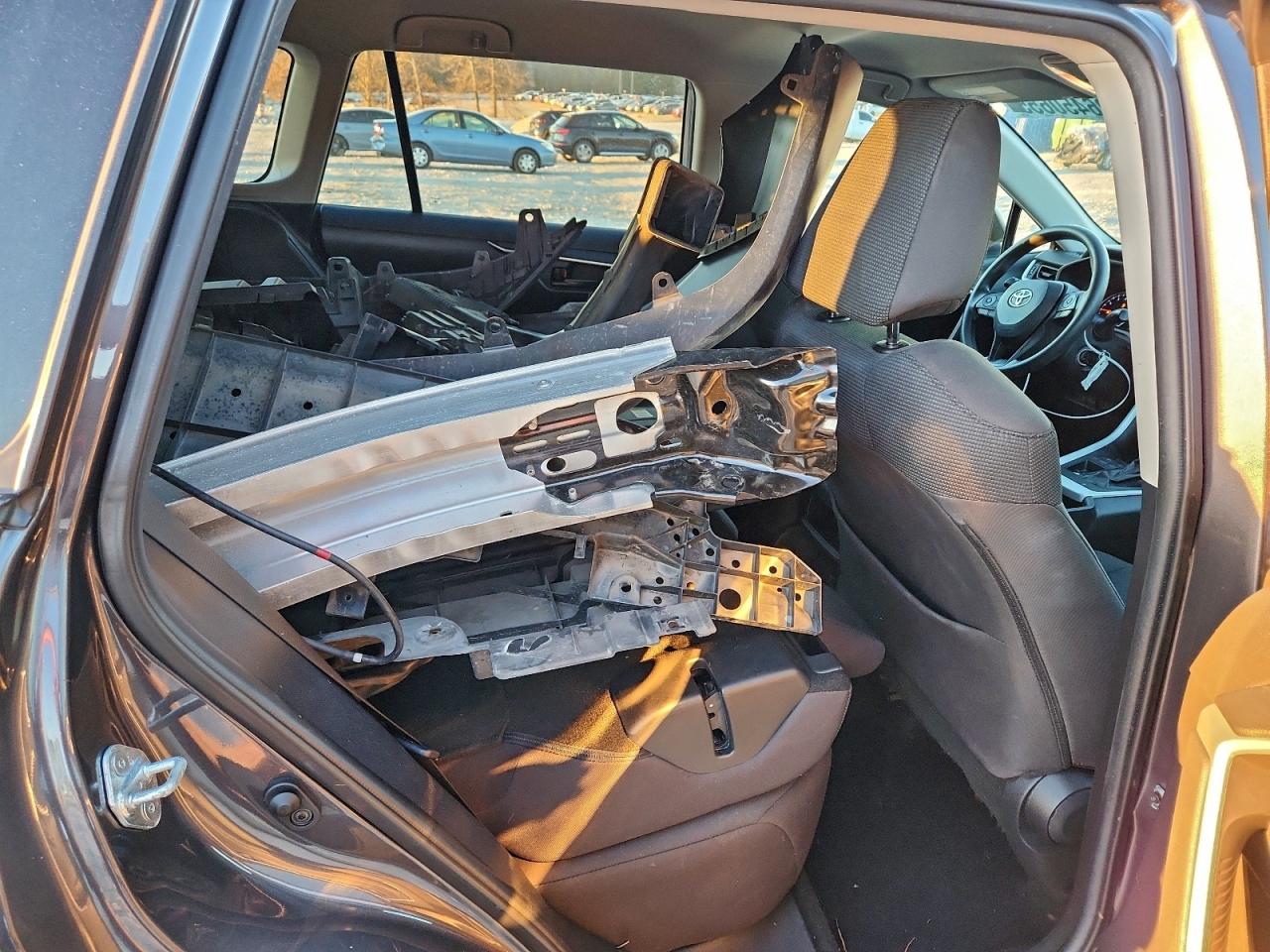 2021 TOYOTA RAV4 LE photo 11
