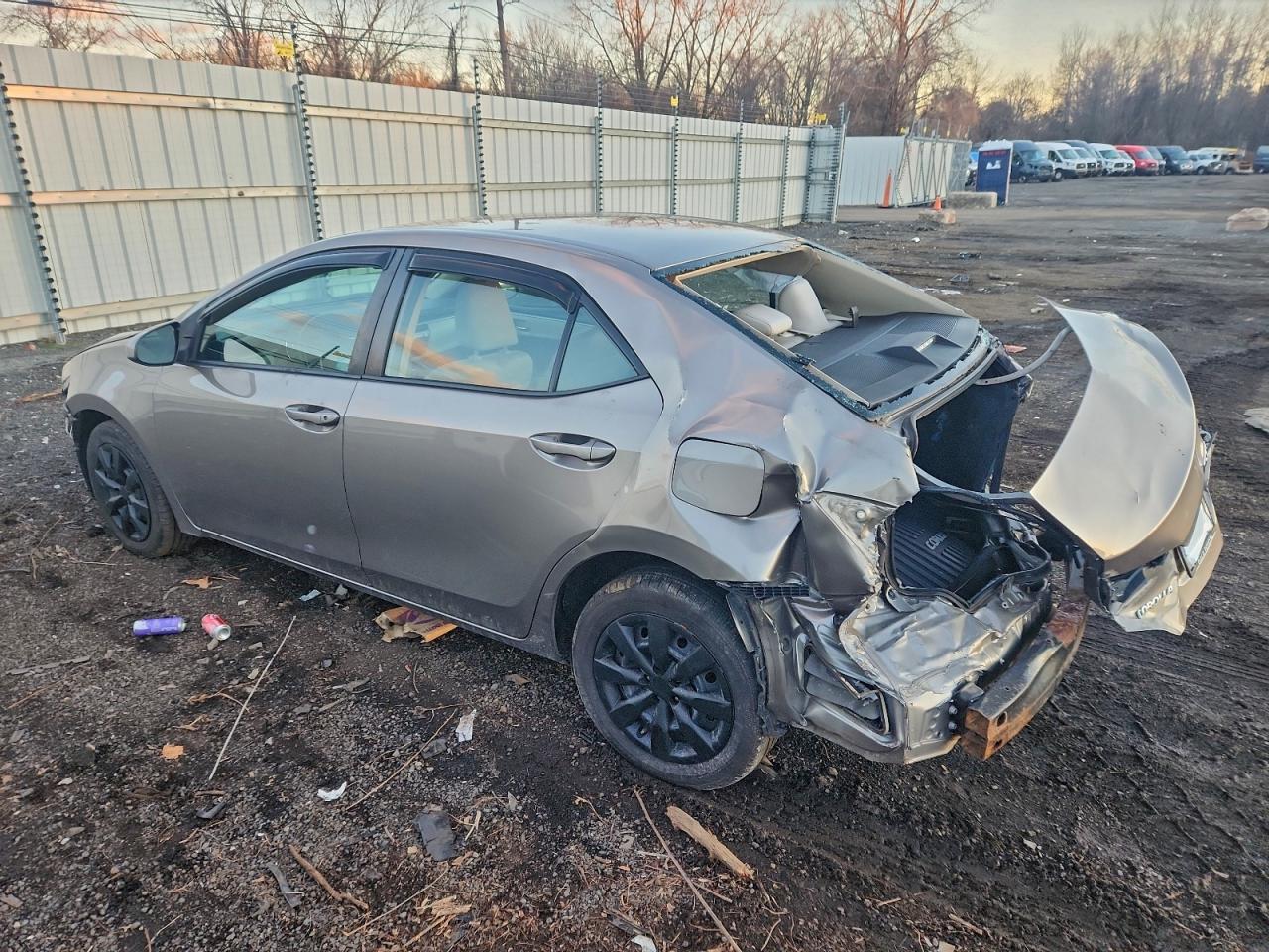 2016 TOYOTA COROLLA L photo 2