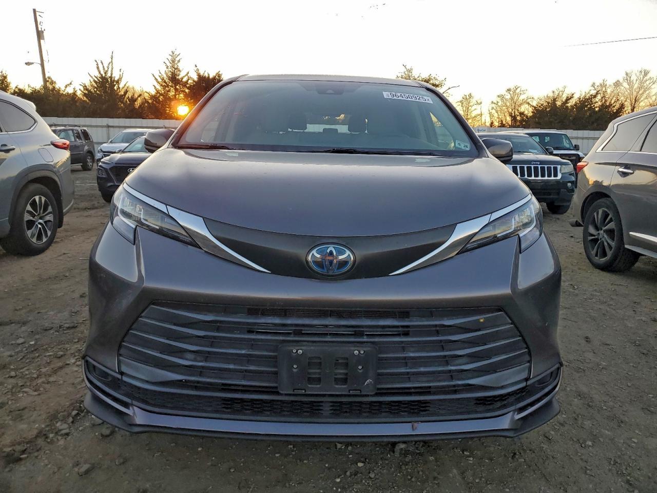2021 TOYOTA SIENNA LE photo 5