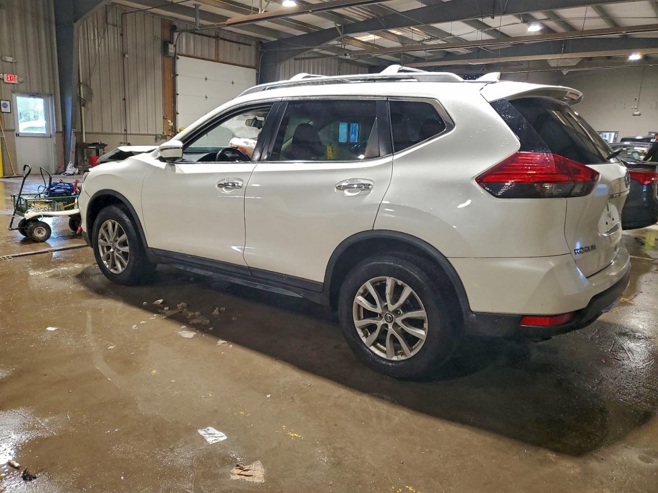 2017 NISSAN ROGUE SV photo 2