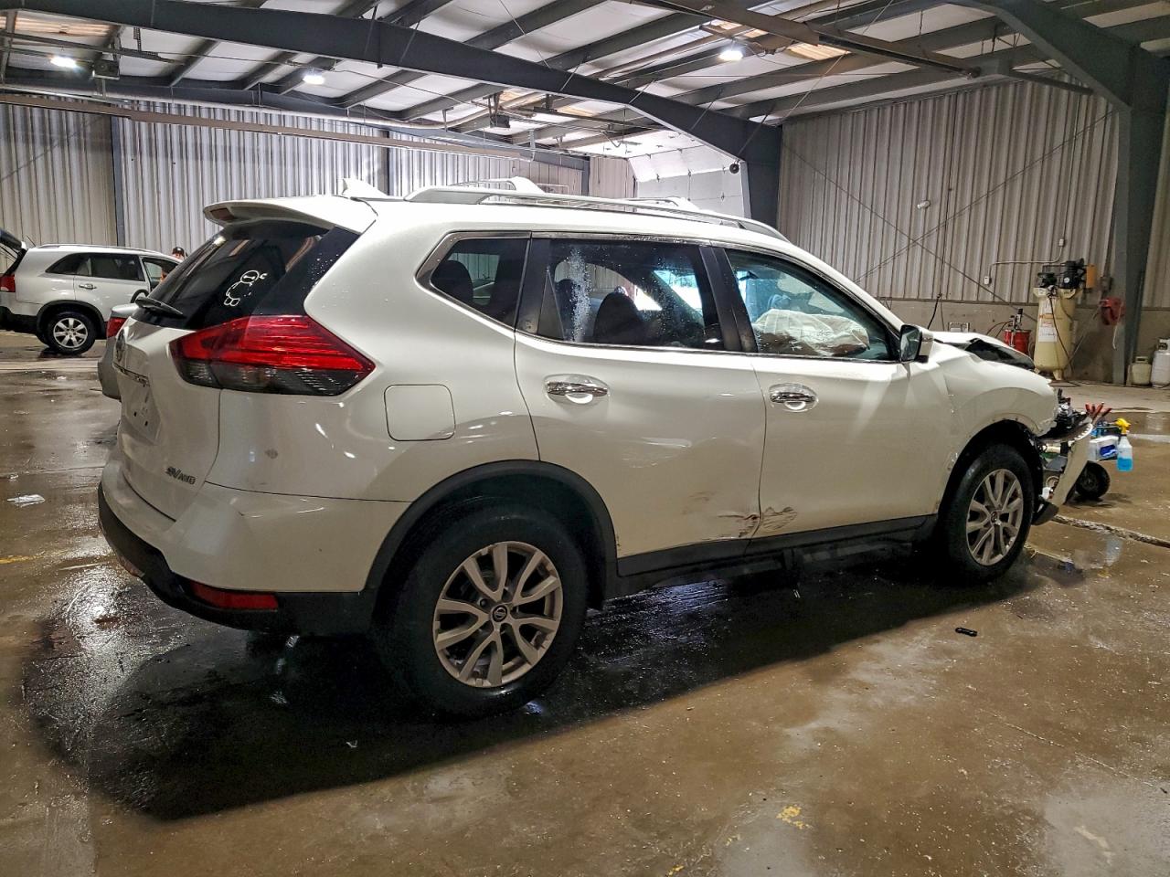 2017 NISSAN ROGUE SV photo 3