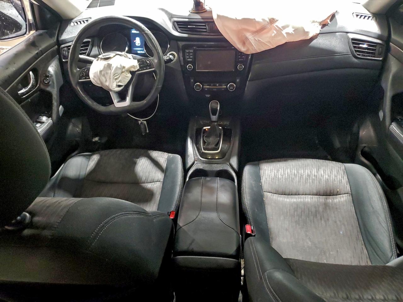 2017 NISSAN ROGUE SV photo 8