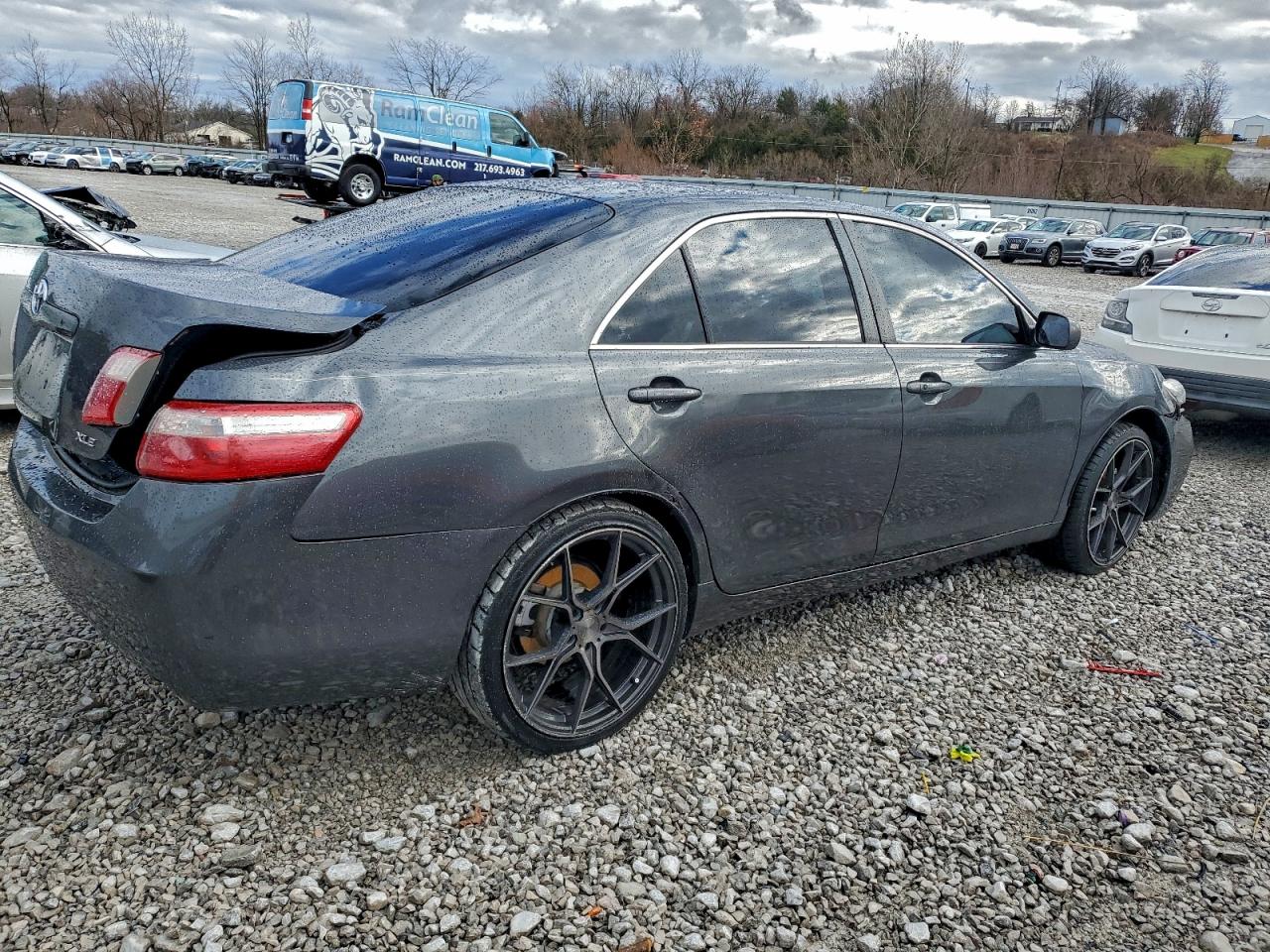 2009 TOYOTA CAMRY SE photo 3