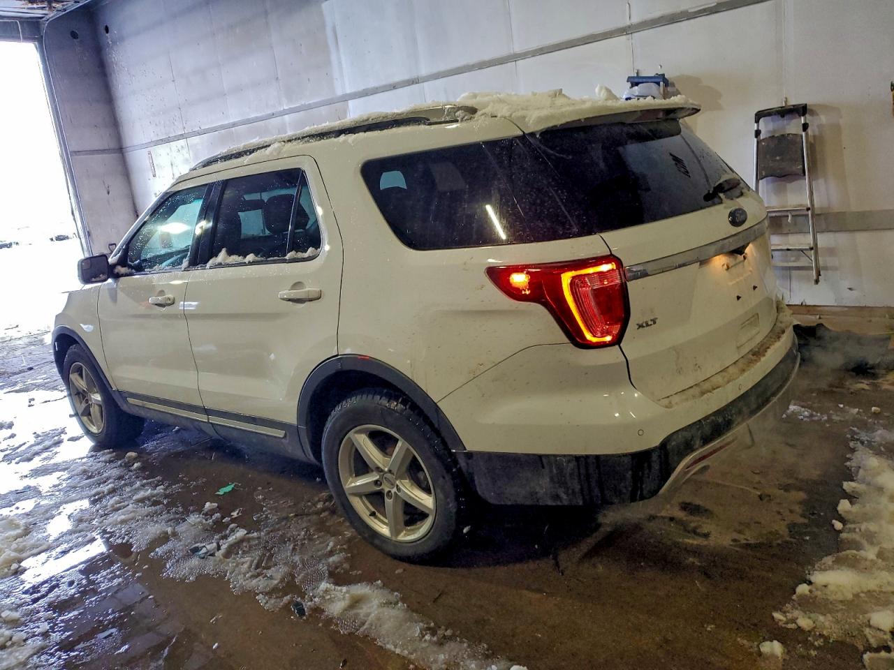 2017 FORD EXPLORER XLT photo 2