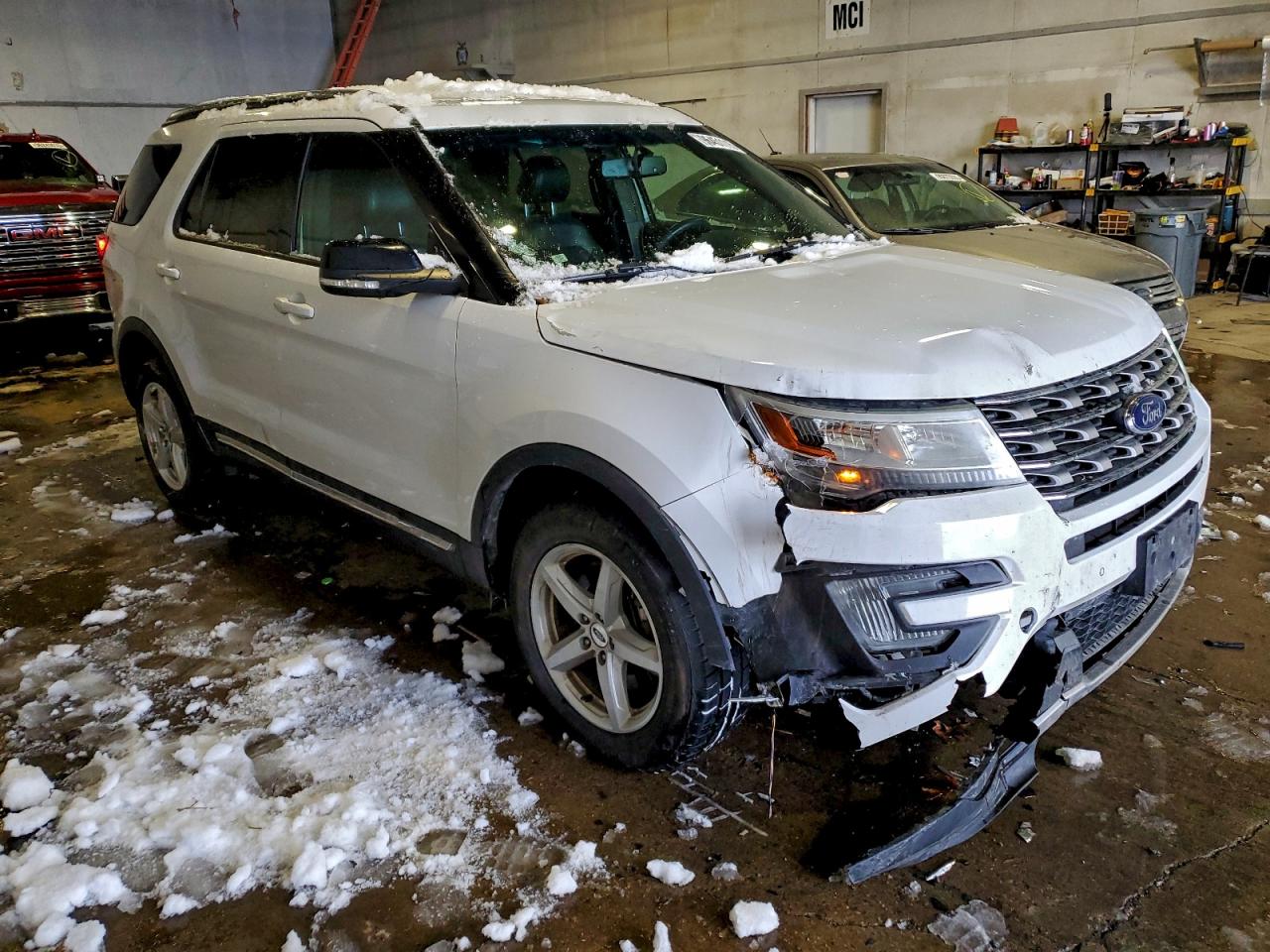 2017 FORD EXPLORER XLT photo 4