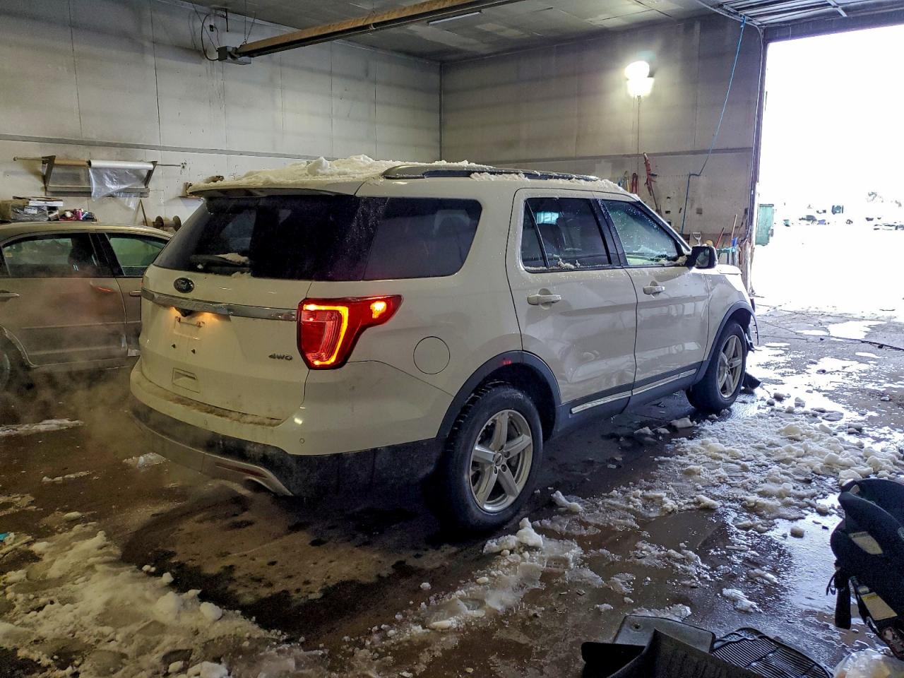 2017 FORD EXPLORER XLT photo 3