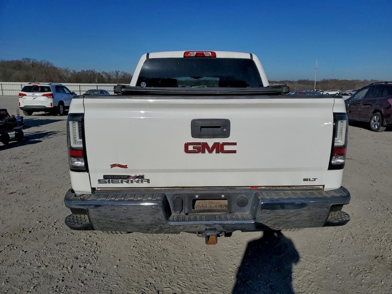 2017 GMC SIERRA K1500 SLT photo 6