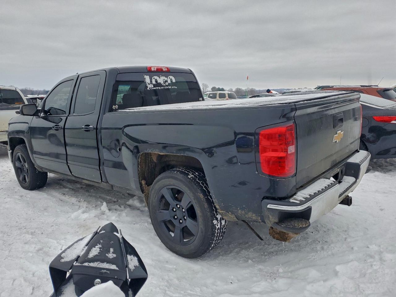 2015 CHEVROLET SILVERADO K1500 LT photo 2
