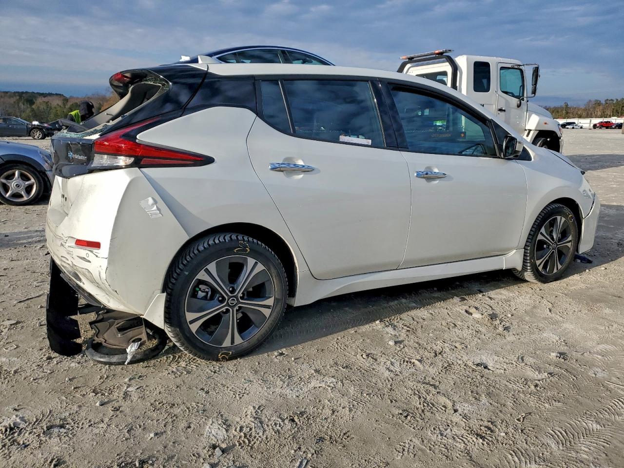 2022 NISSAN LEAF SL PLUS photo 3