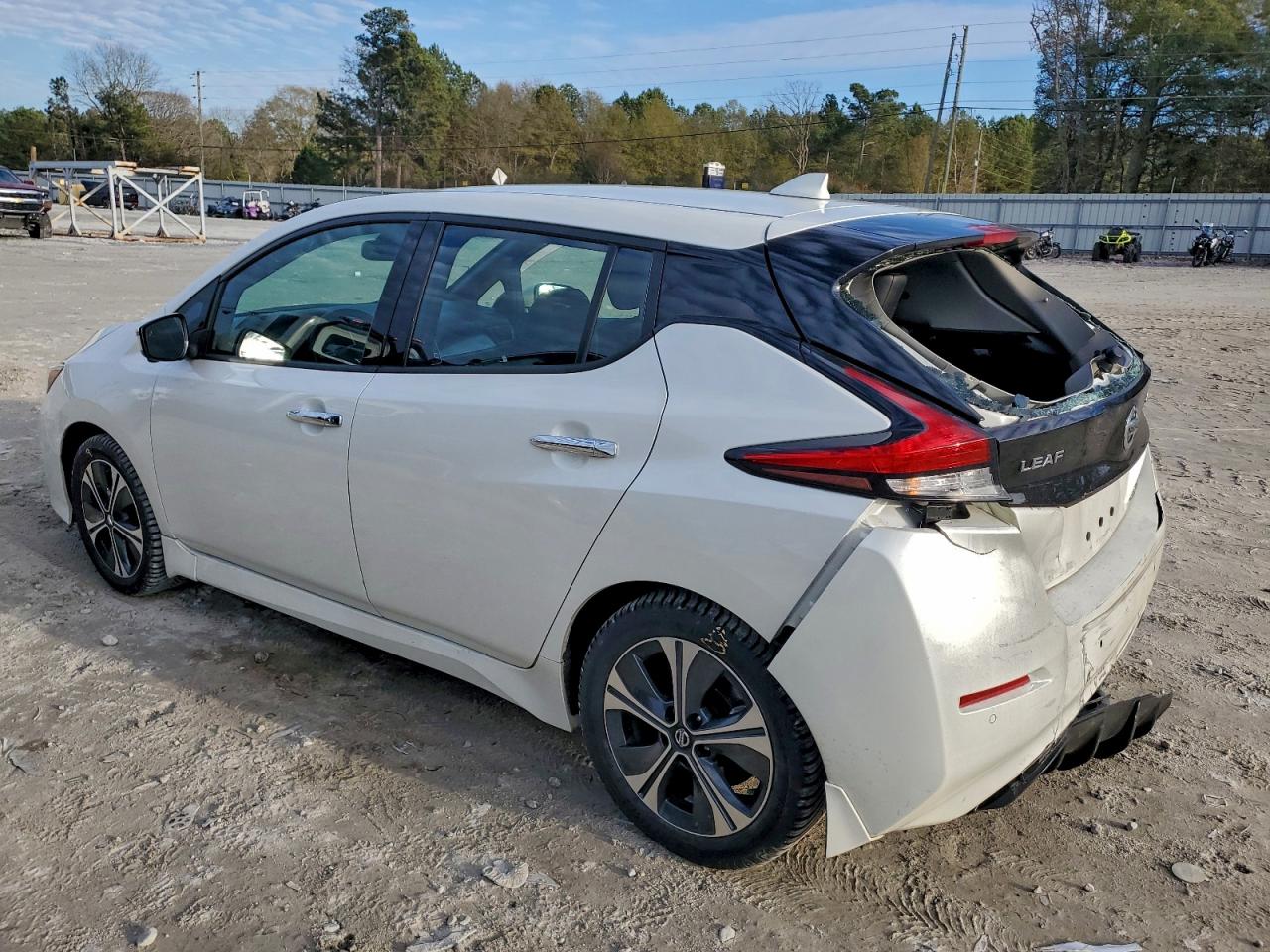 2022 NISSAN LEAF SL PLUS photo 2