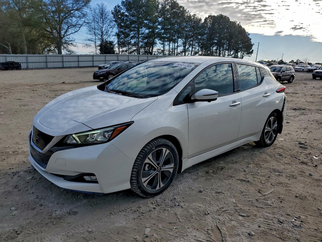 2022 NISSAN LEAF