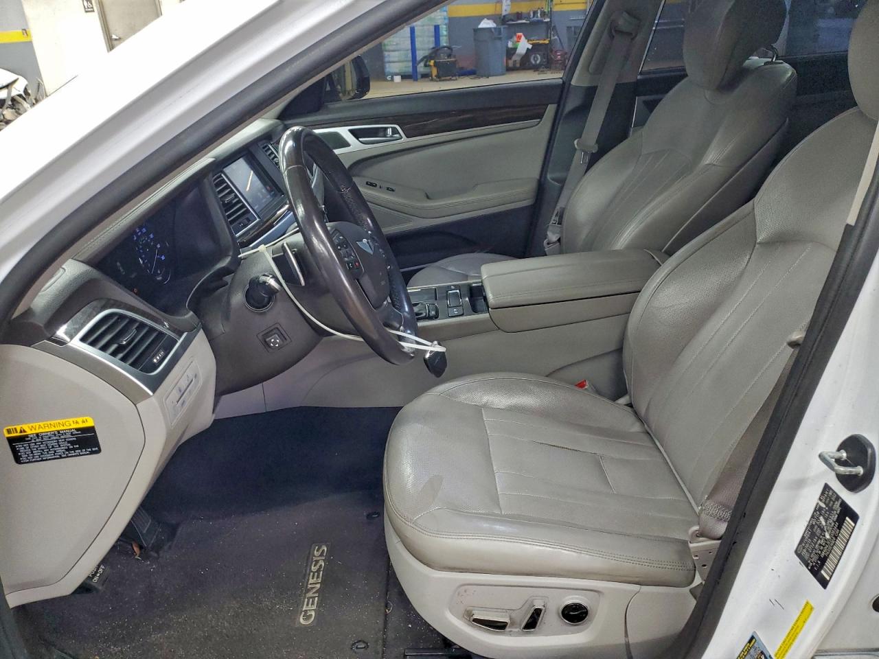 2015 HYUNDAI GENESIS 3.8L photo 7