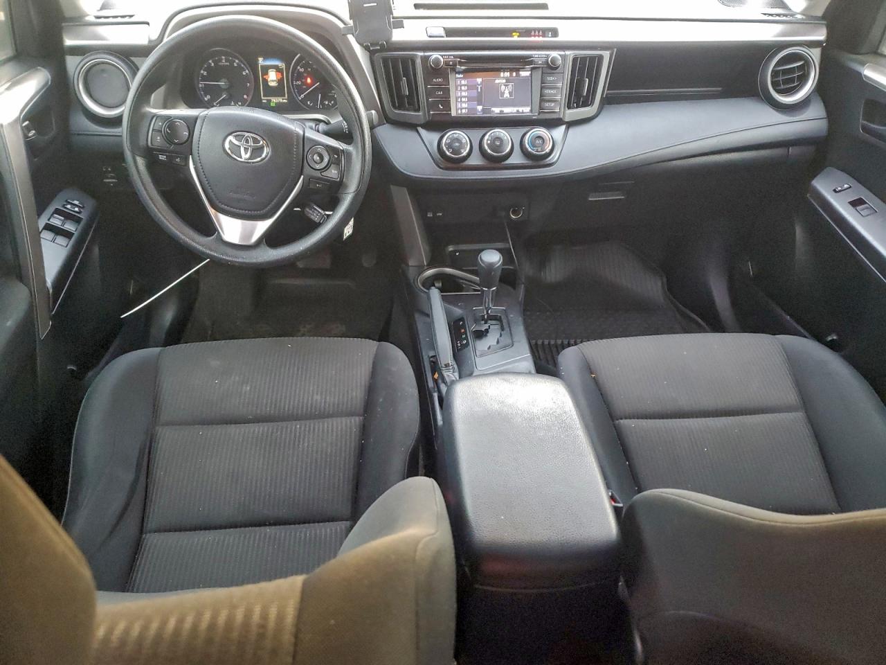 2018 TOYOTA RAV4 LE photo 8