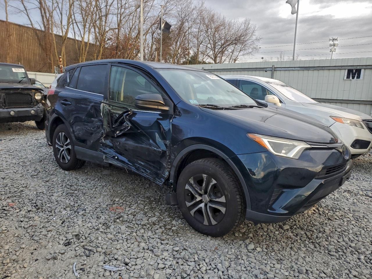 2018 TOYOTA RAV4 LE photo 4