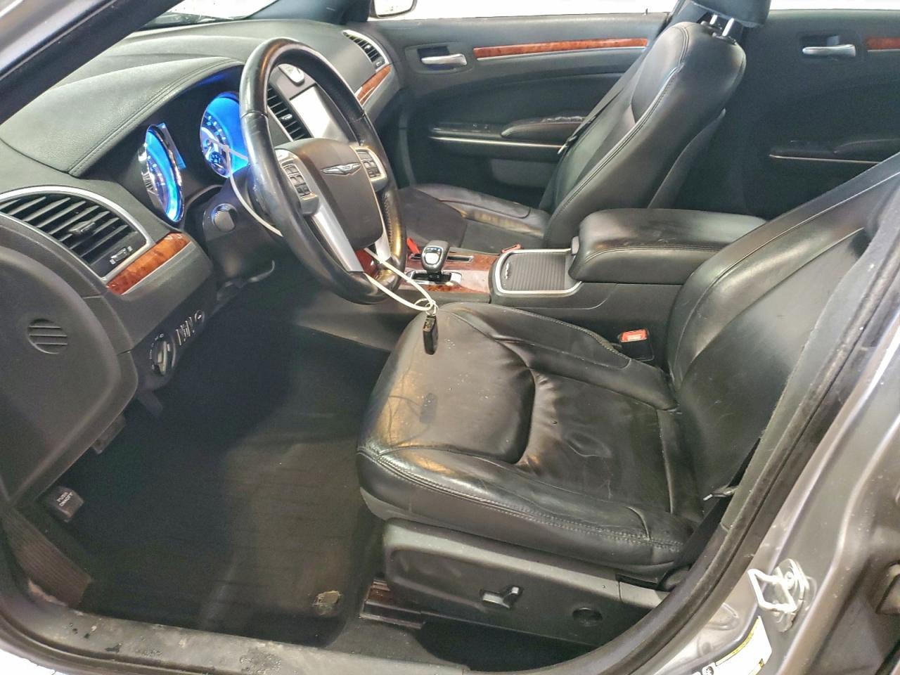2014 CHRYSLER 300 photo 7