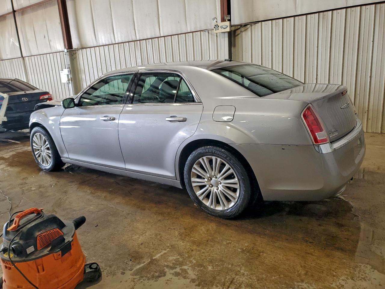 2014 CHRYSLER 300 photo 2