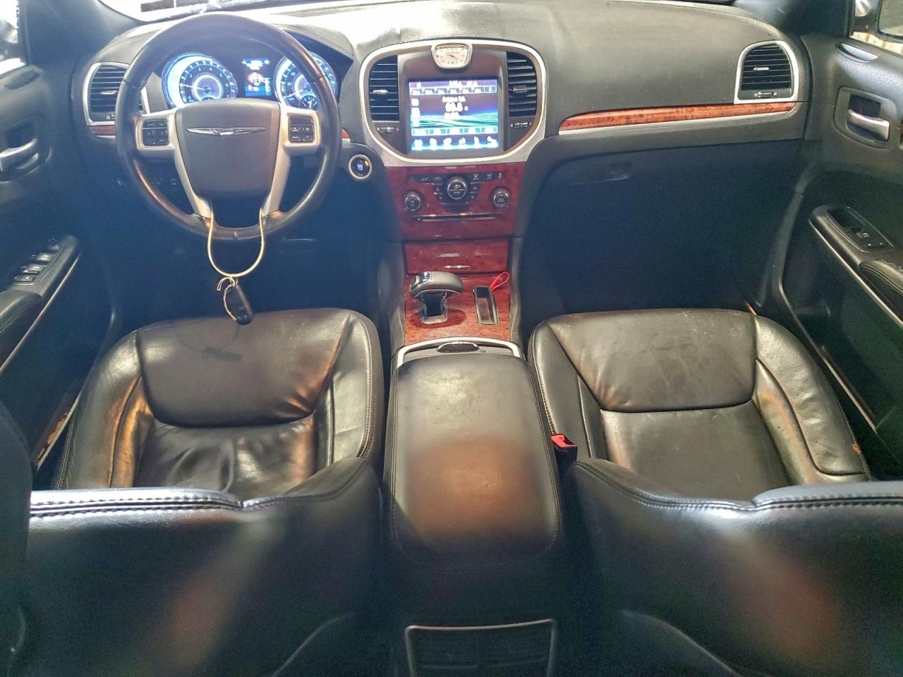 2014 CHRYSLER 300 photo 8