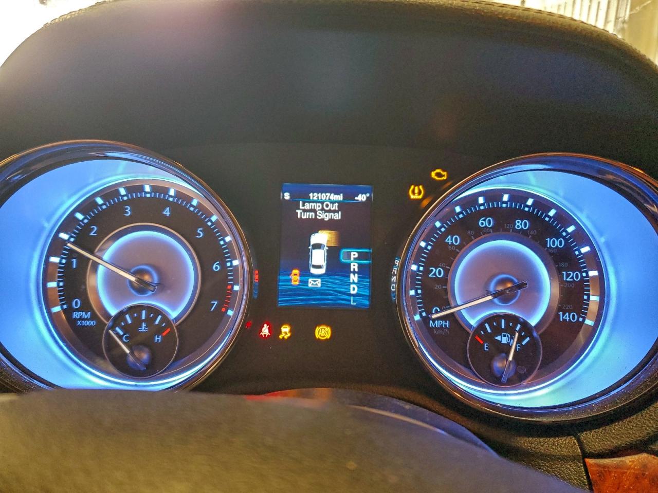 2014 CHRYSLER 300 photo 9