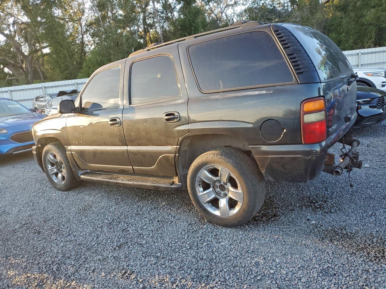 2003 GMC YUKON DENALI photo 2