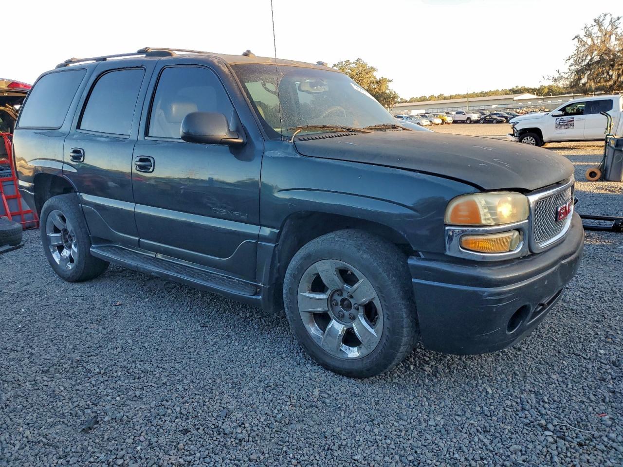 2003 GMC YUKON DENALI photo 4