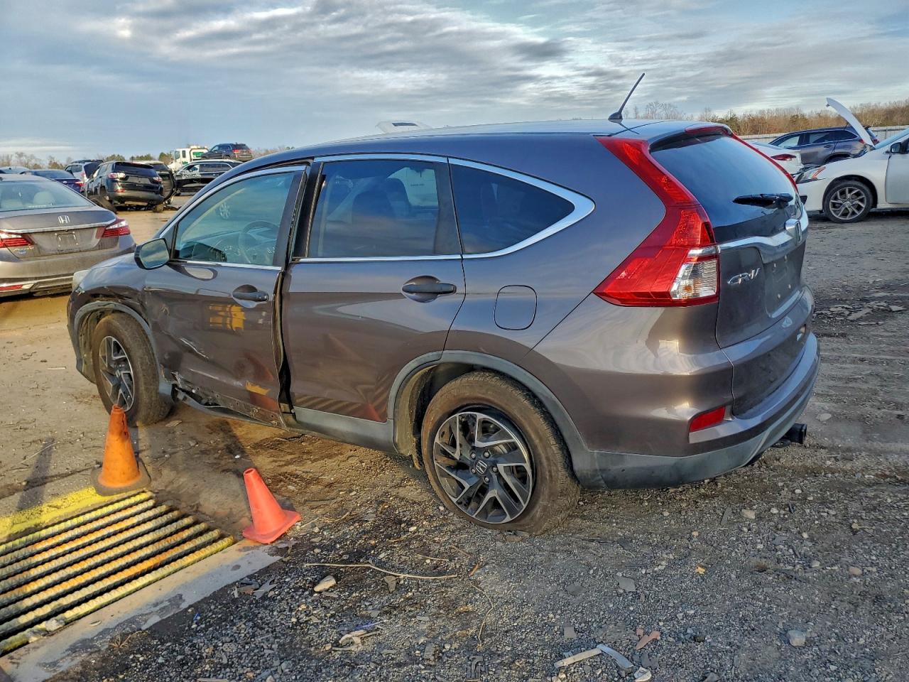 2016 HONDA CR-V SE photo 2