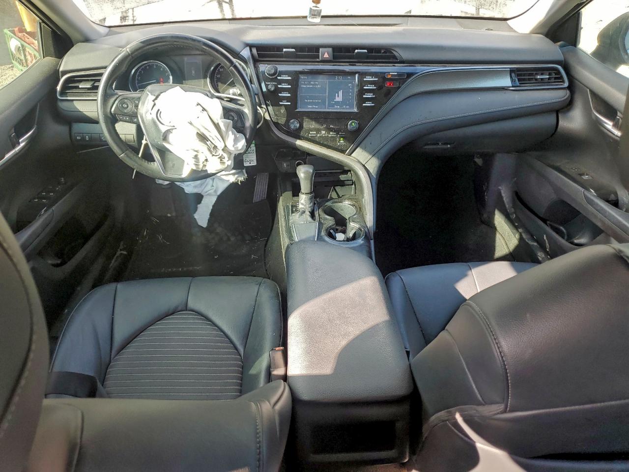 2019 TOYOTA CAMRY L photo 8