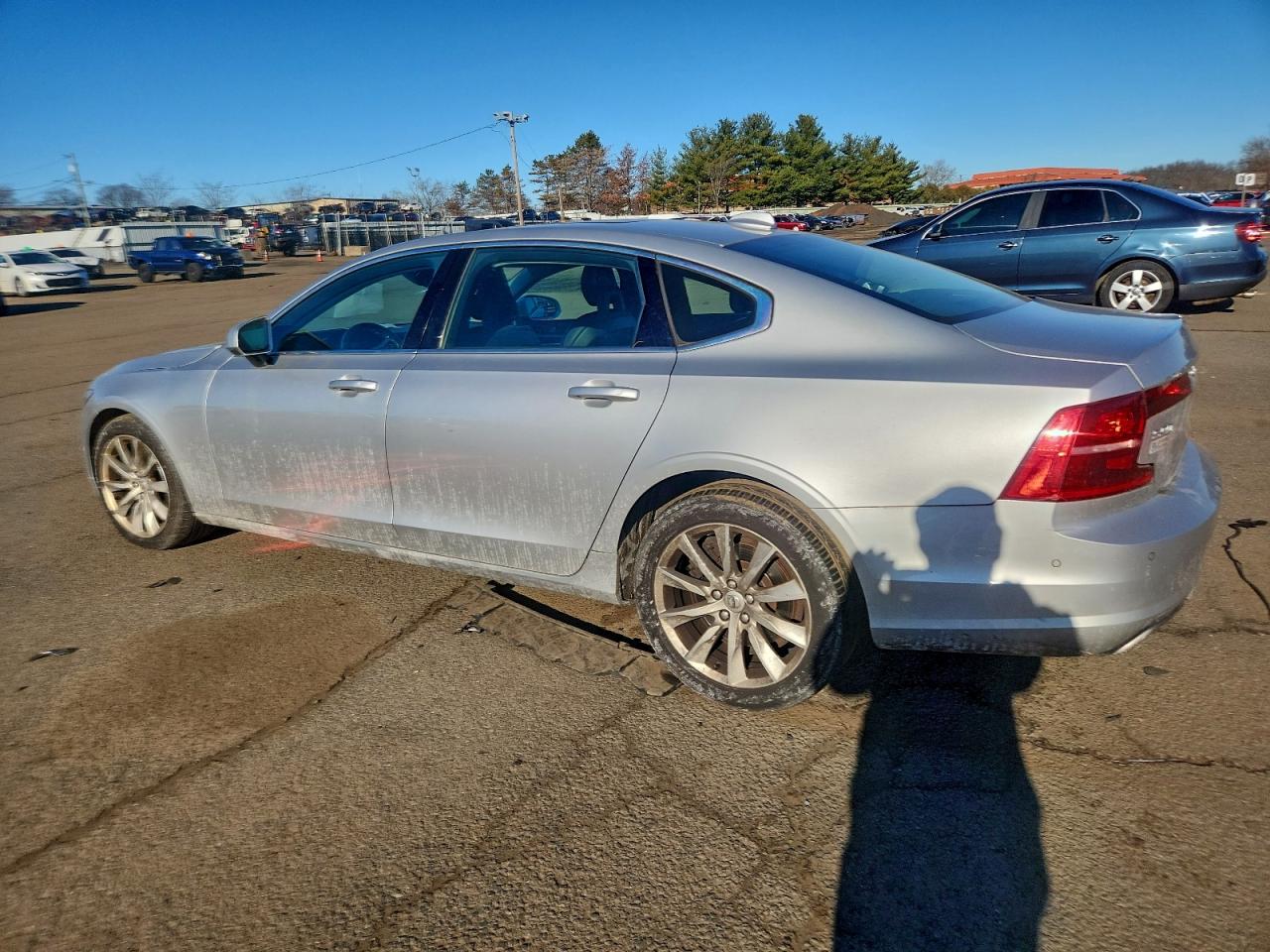 2018 VOLVO S90 T6 MOMENTUM photo 2