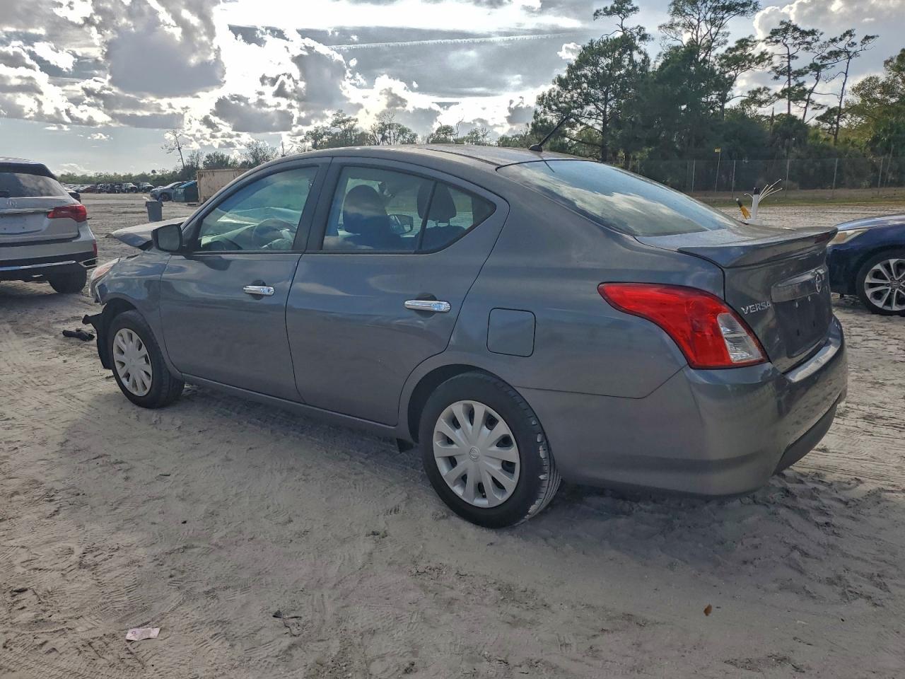 2019 NISSAN VERSA S photo 2