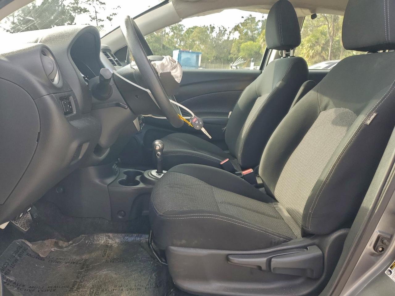 2019 NISSAN VERSA S photo 7