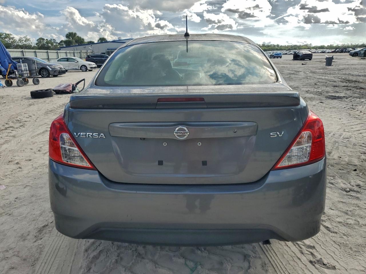 2019 NISSAN VERSA S photo 6