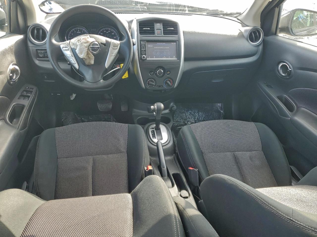 2019 NISSAN VERSA S photo 8