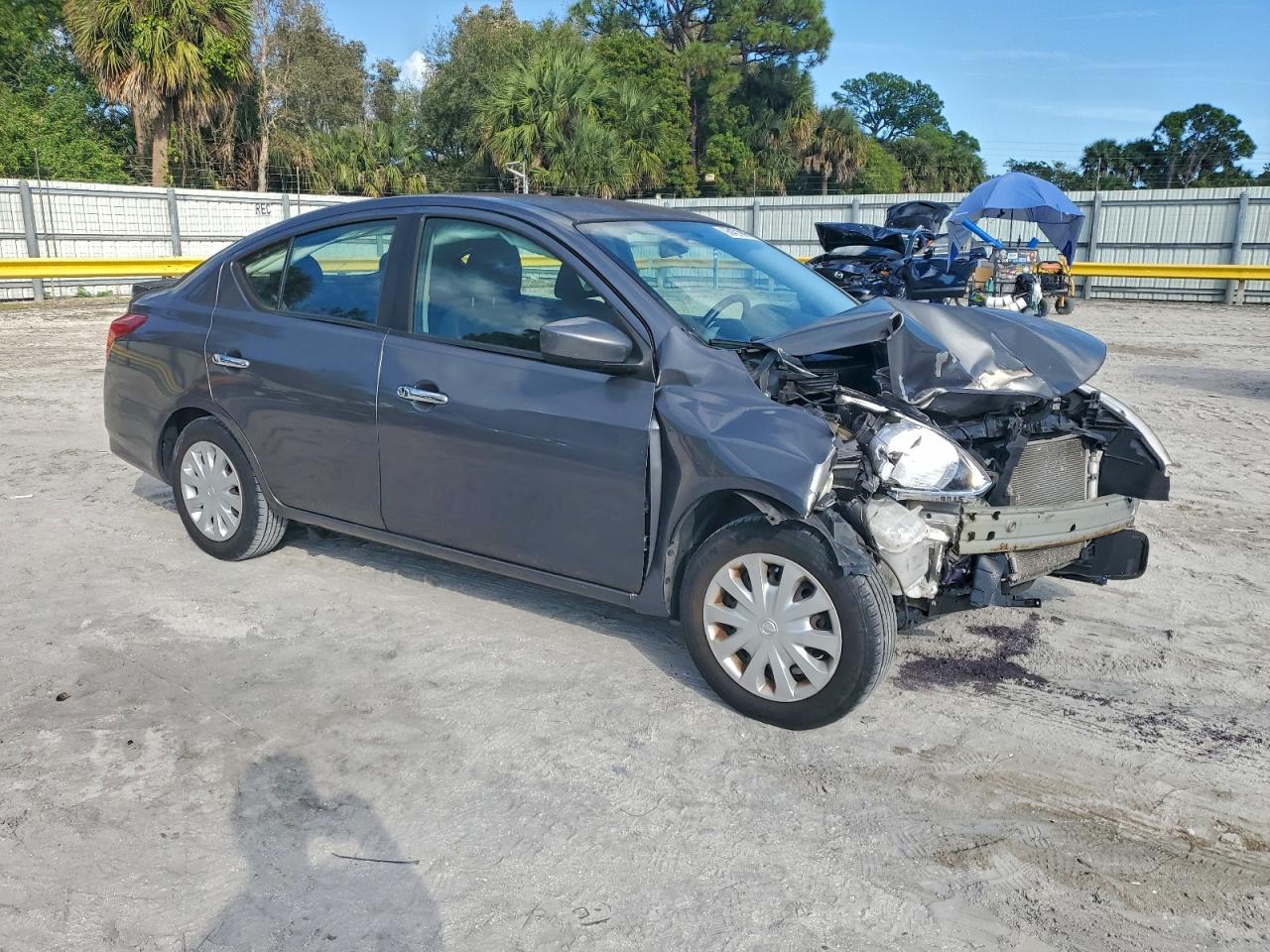 2019 NISSAN VERSA S photo 4