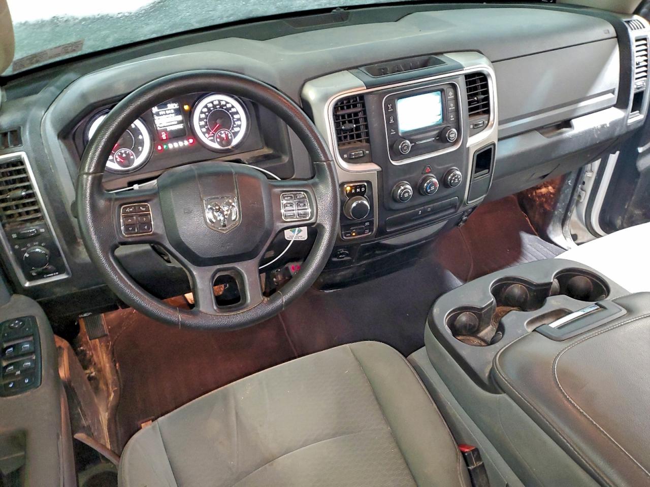 2014 RAM 1500 SLT photo 8
