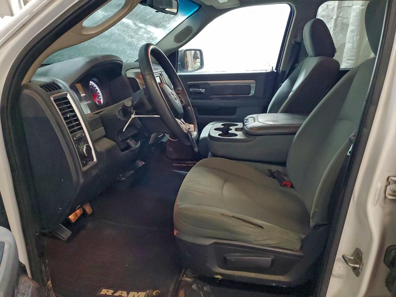 2014 RAM 1500 SLT photo 7