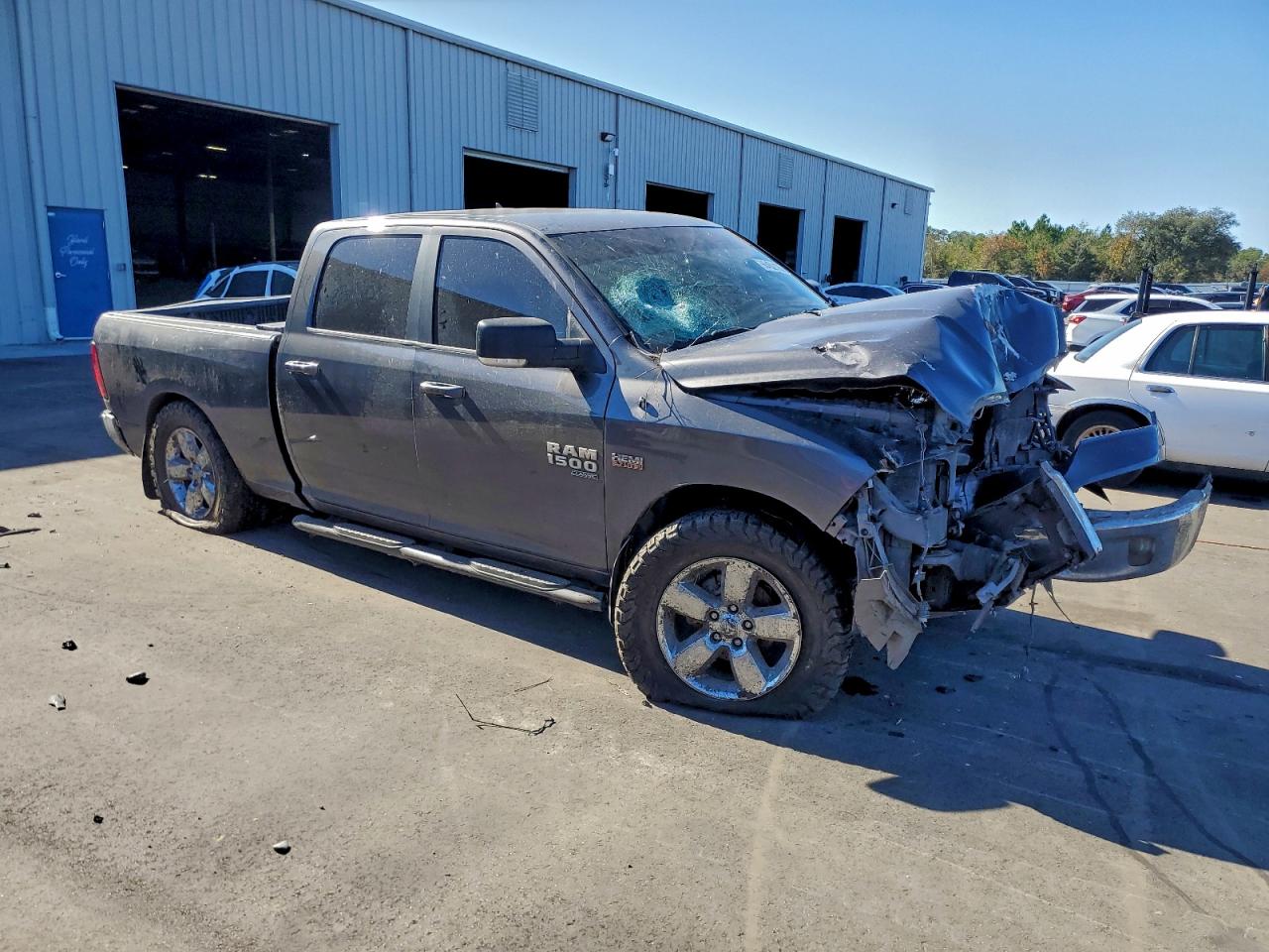 2019 RAM 1500 CLASSIC SLT photo 4