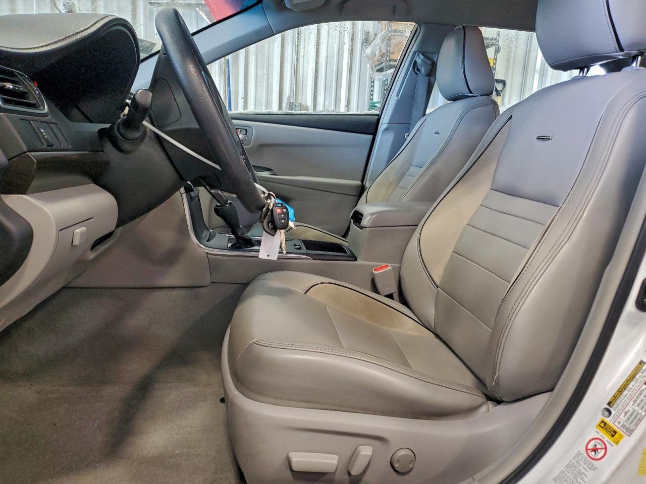 2015 TOYOTA CAMRY LE photo 7