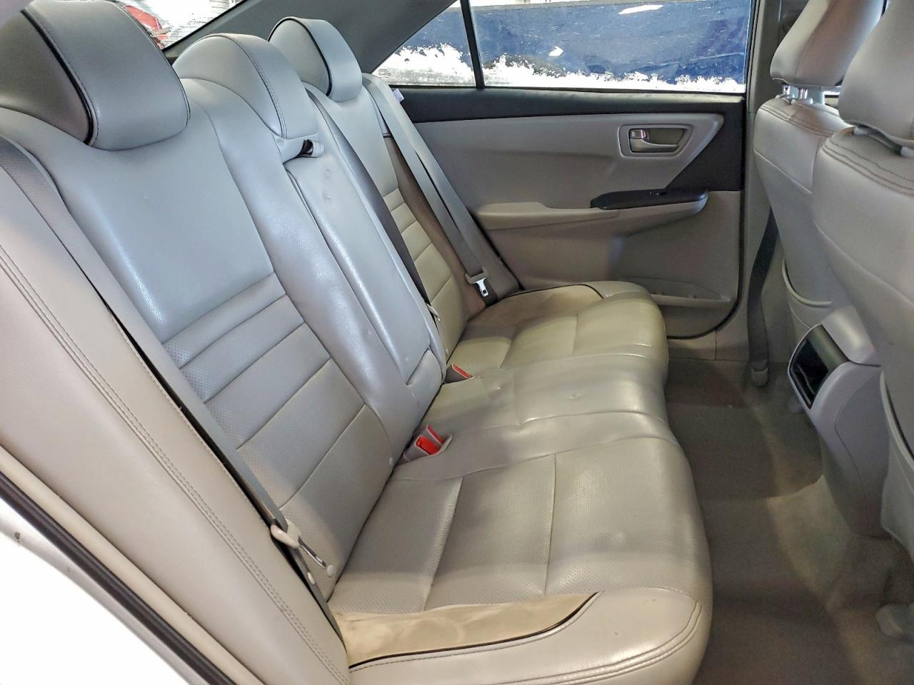 2015 TOYOTA CAMRY LE photo 10