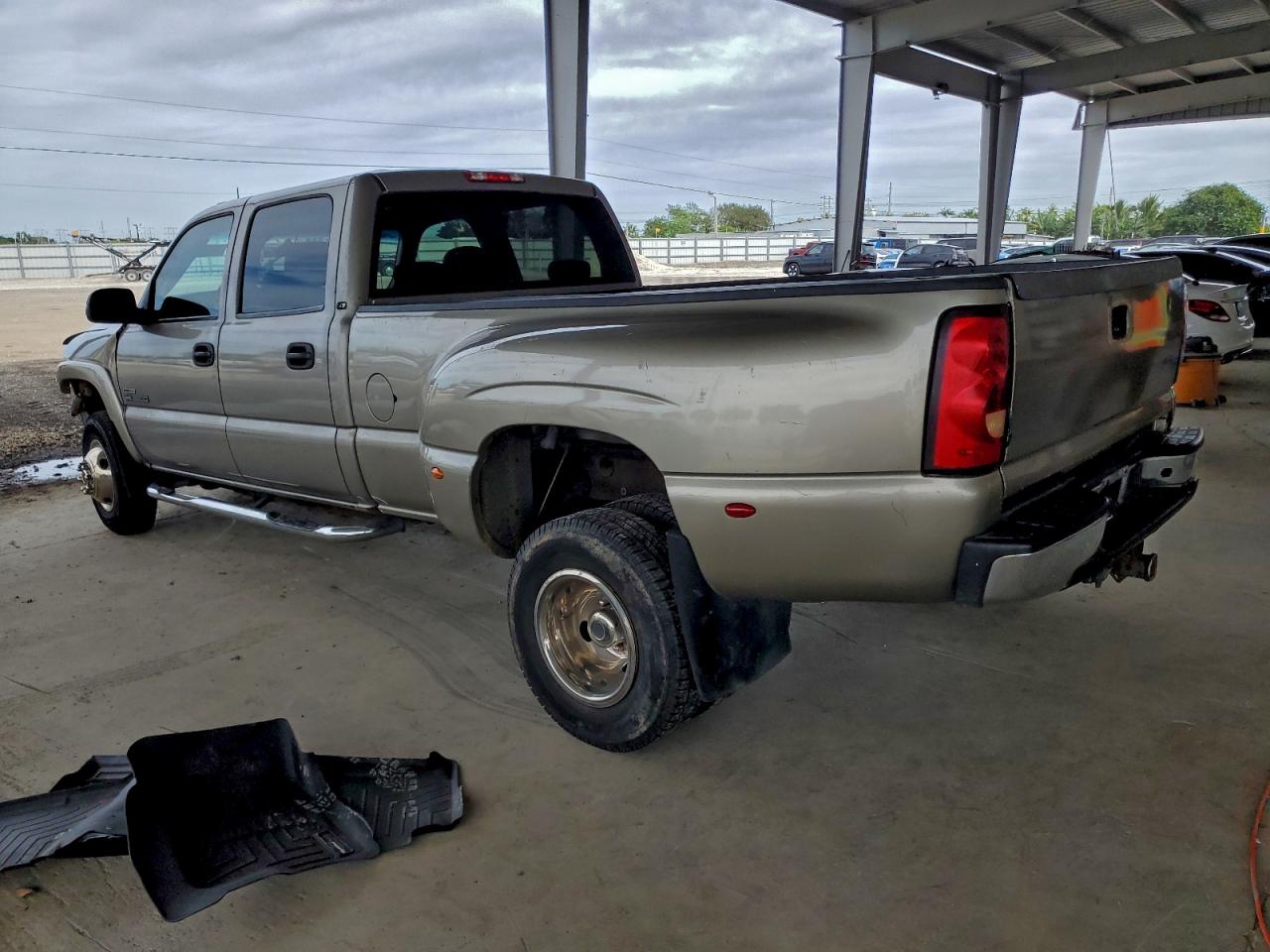 2002 GMC NEW SIERRA C3500 photo 2
