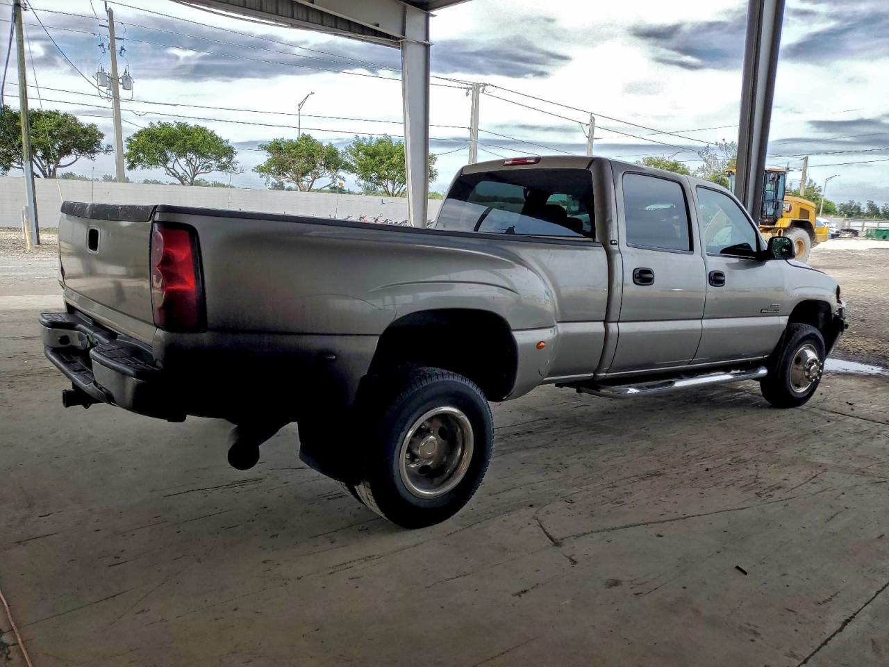 2002 GMC NEW SIERRA C3500 photo 3