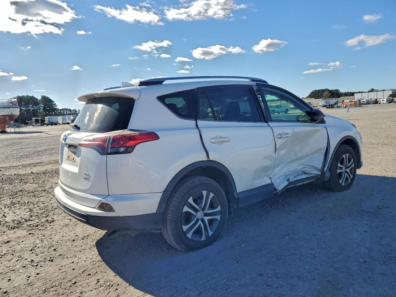2016 TOYOTA RAV4 LE photo 3
