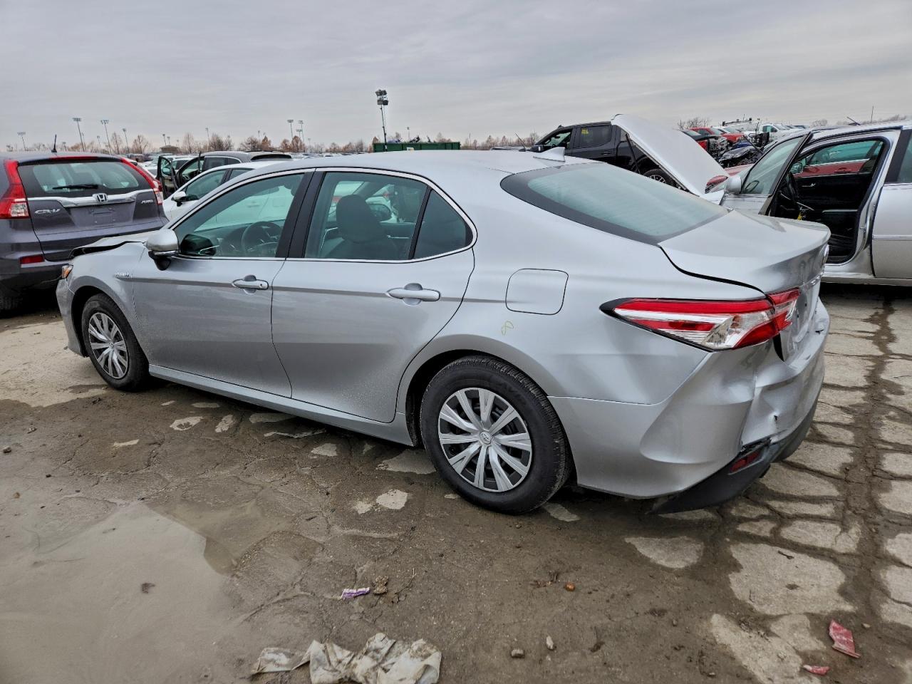 2018 TOYOTA CAMRY LE photo 2