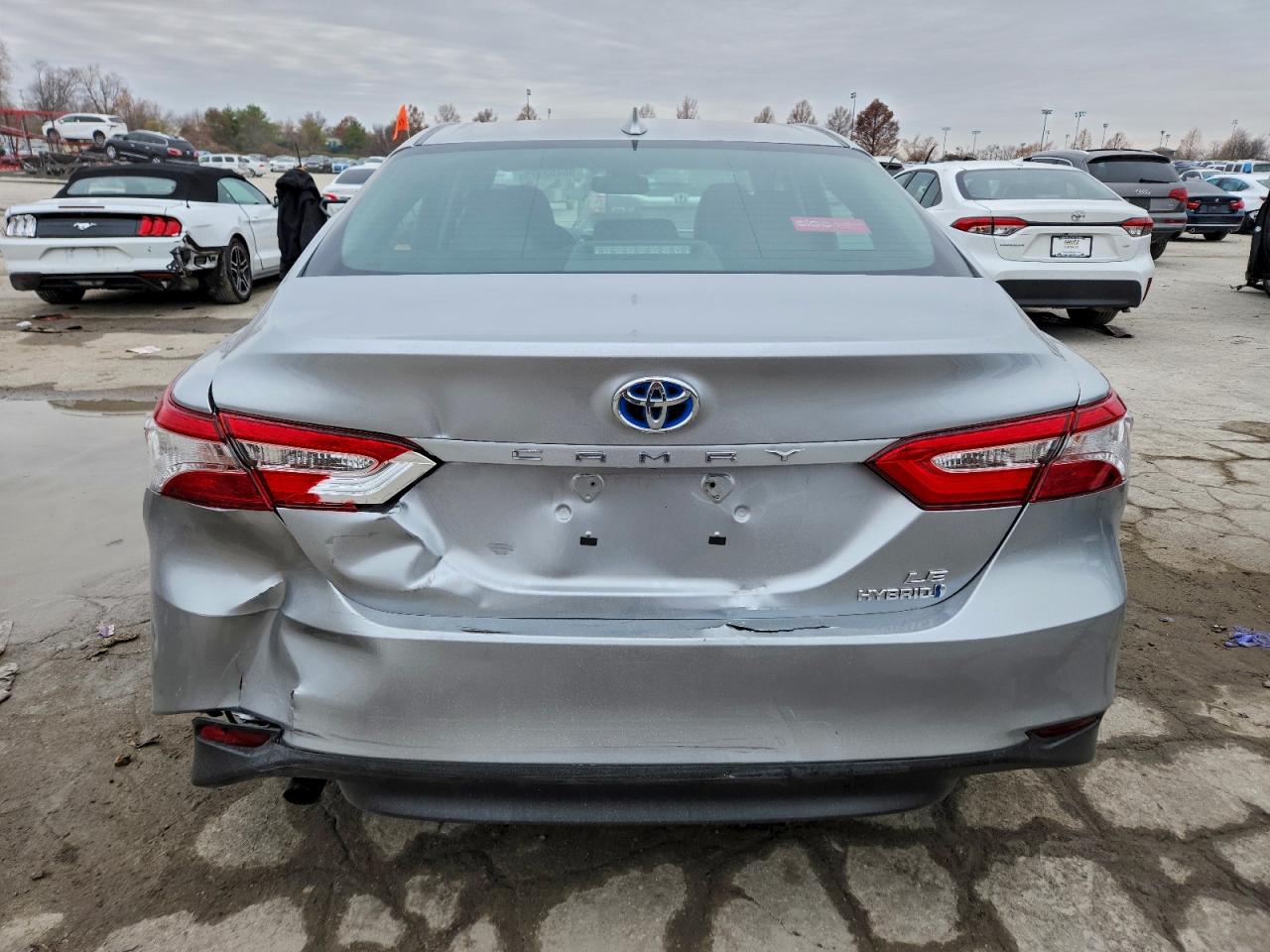 2018 TOYOTA CAMRY LE photo 6