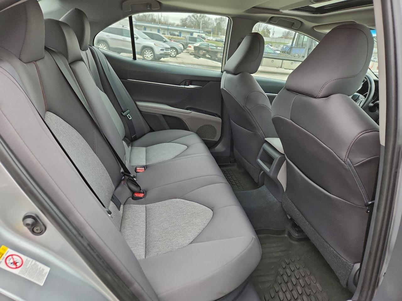 2018 TOYOTA CAMRY LE photo 10