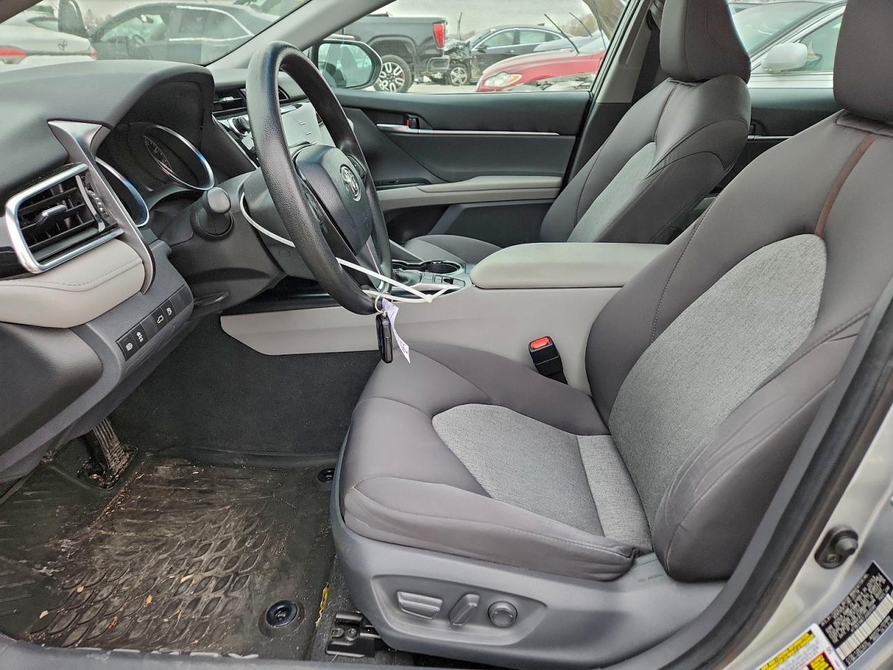 2018 TOYOTA CAMRY LE photo 7