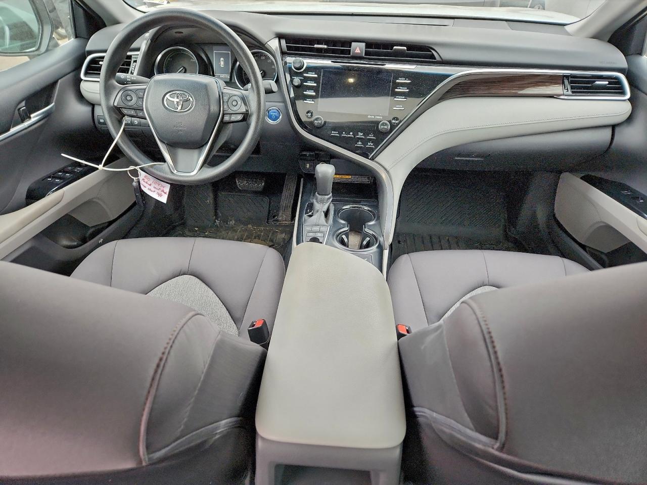 2018 TOYOTA CAMRY LE photo 8
