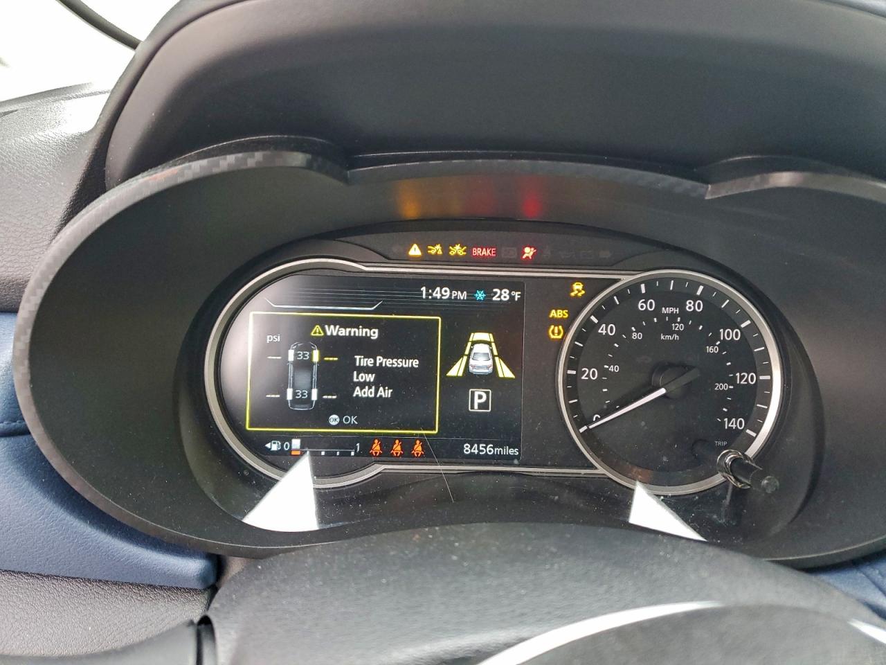 2025 NISSAN VERSA SV photo 9