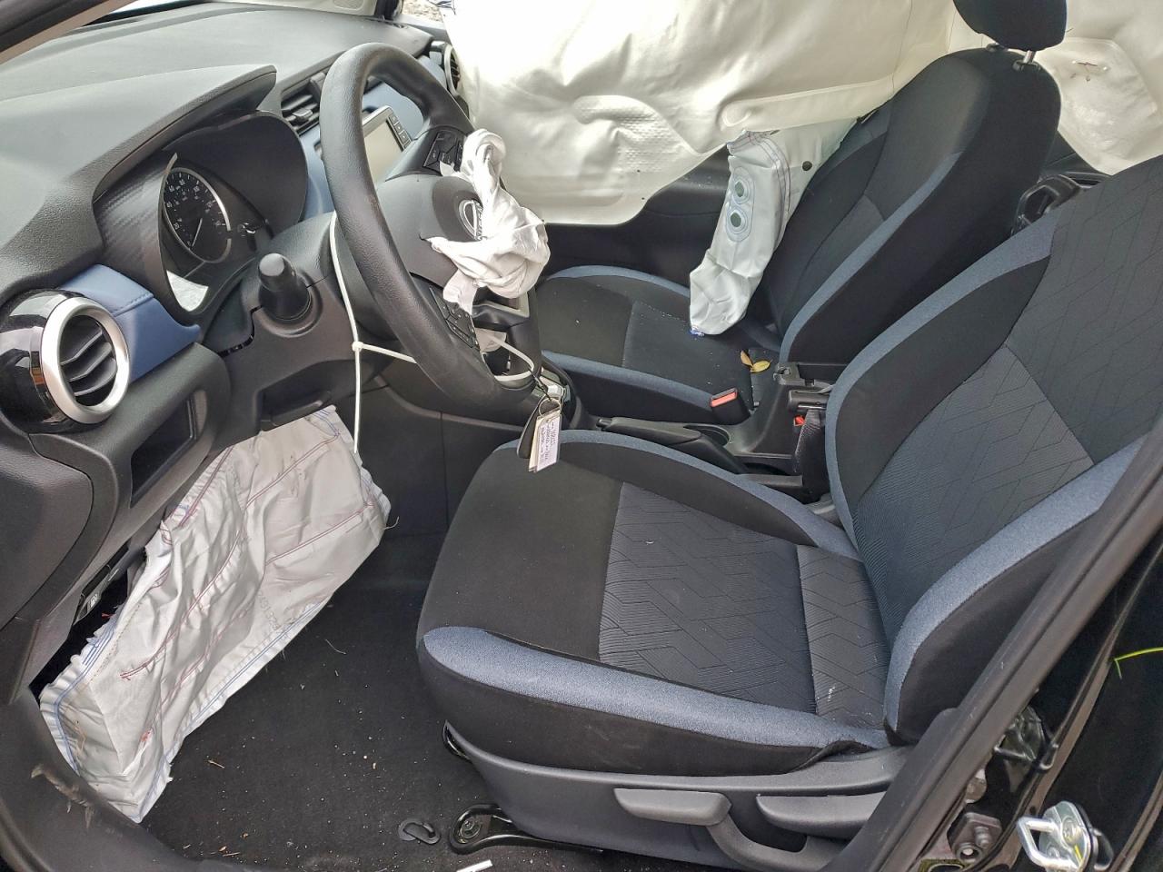 2025 NISSAN VERSA SV photo 7