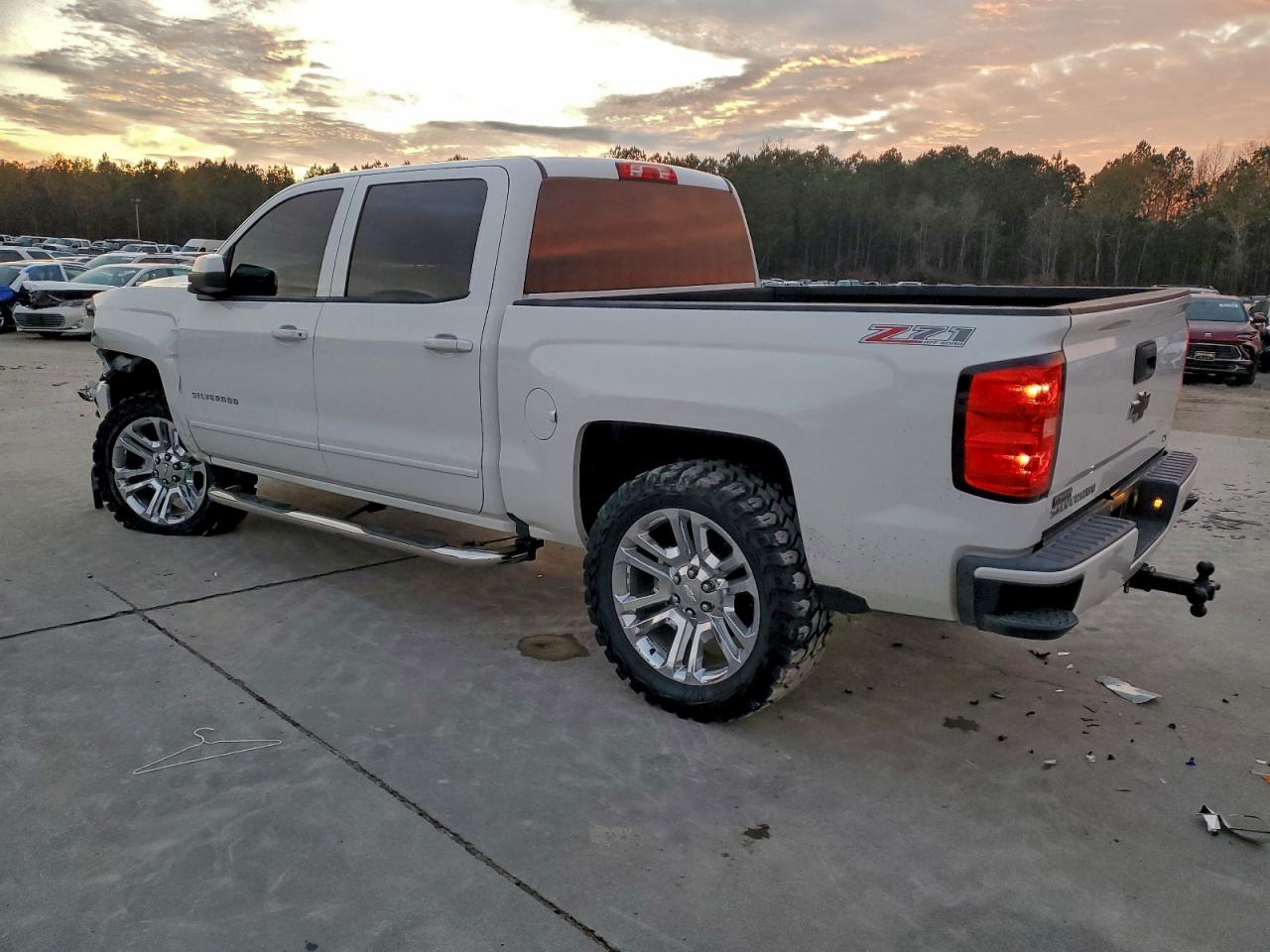 2017 CHEVROLET SILVERADO K1500 LT photo 2