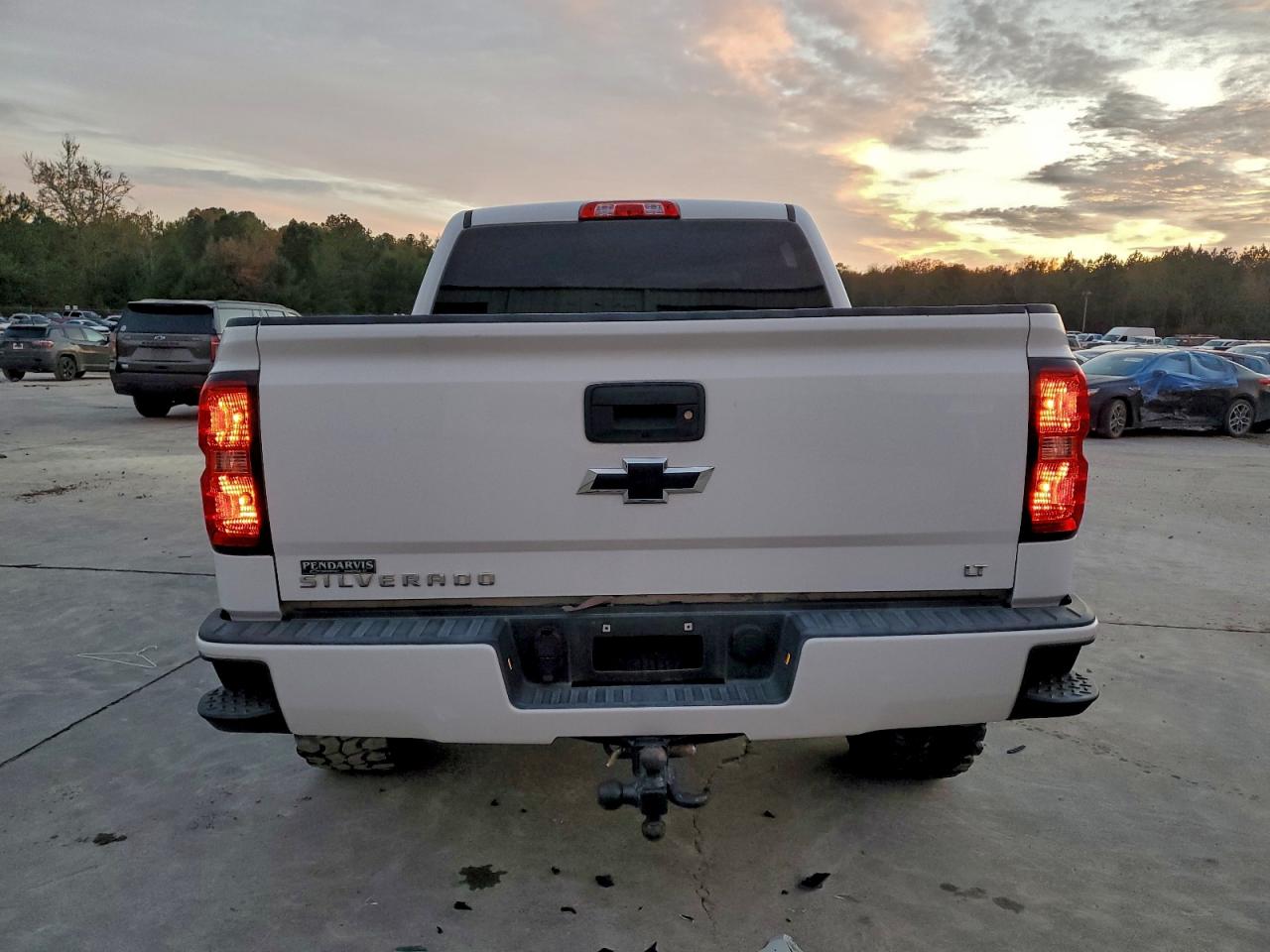 2017 CHEVROLET SILVERADO K1500 LT photo 6